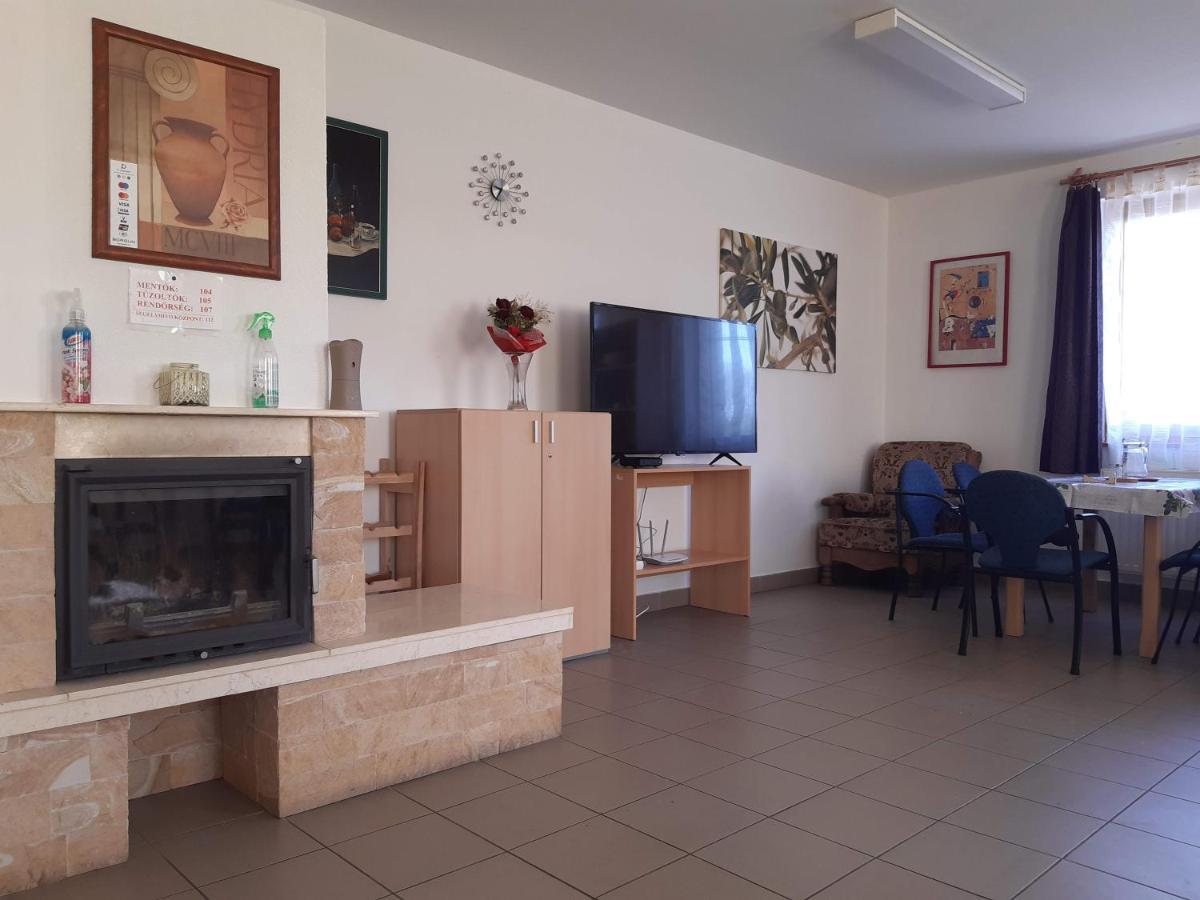 Hotel Üveghíd Vendégház Sárospatak Esterno foto