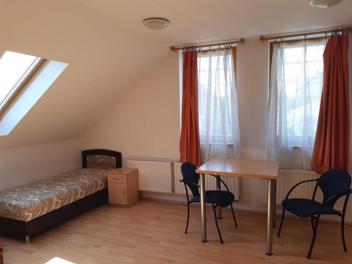 Hotel Üveghíd Vendégház Sárospatak Esterno foto